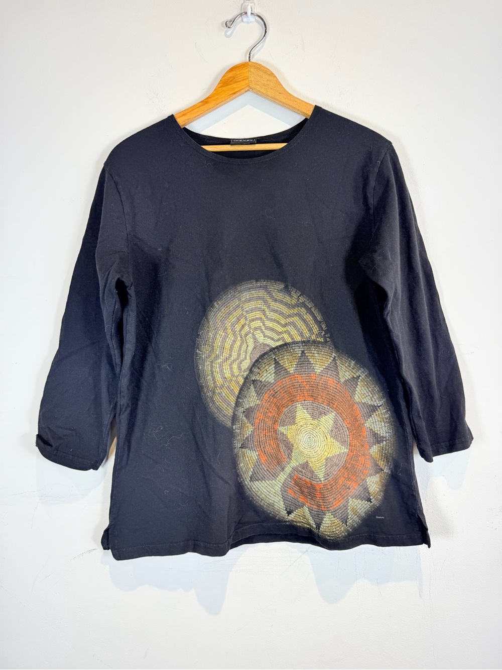 SABAKU Black Graphic Long Sleeve Tee with Geometric Sun Motif, Size Small